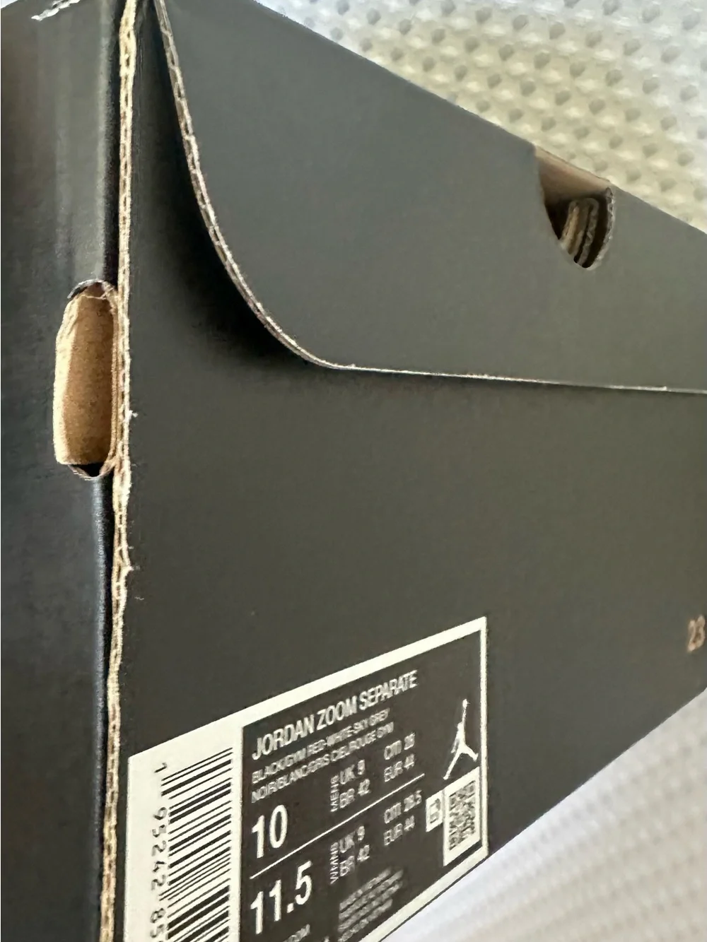 Nike Jordan Zoom Empty Shoe Box – Black with White& Gold Tissue Paper